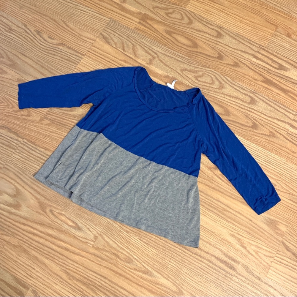 DISCREET Color Block Tee - Picture 2 of 8